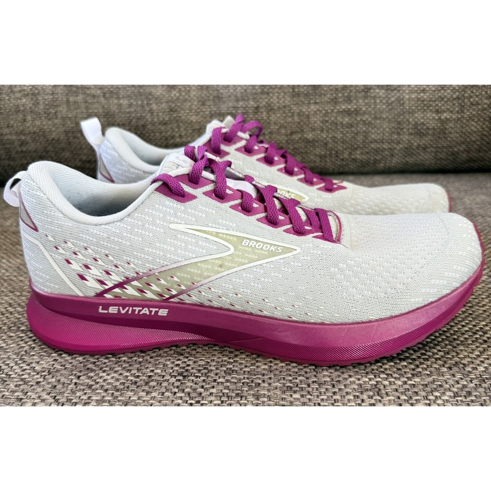 Brooks Levitate 5 Womens Size 9.B Running Shoes Grey Pink Sneakers 1203571B003